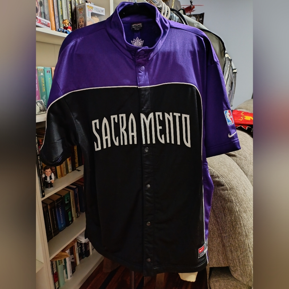 Vintage Nike Sacramento Kings Purple and Black Men's Warm Up Jacket Size Large